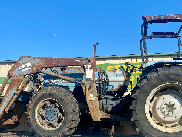 Landini 8860 with Challange loader kit wrecking