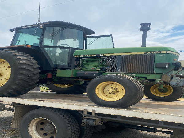 John Deere 3350 wrecking