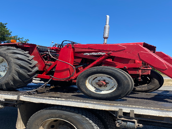 International 484 loader wrecking