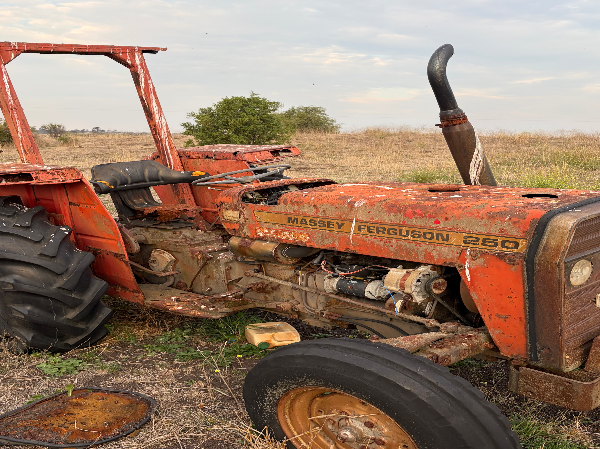 Massey ferguson 250 wrecking
