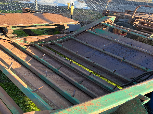 Boomerang and Trueline feedout carts